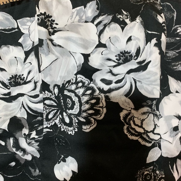 NWOT beautiful strapless top. - Picture 4 of 5